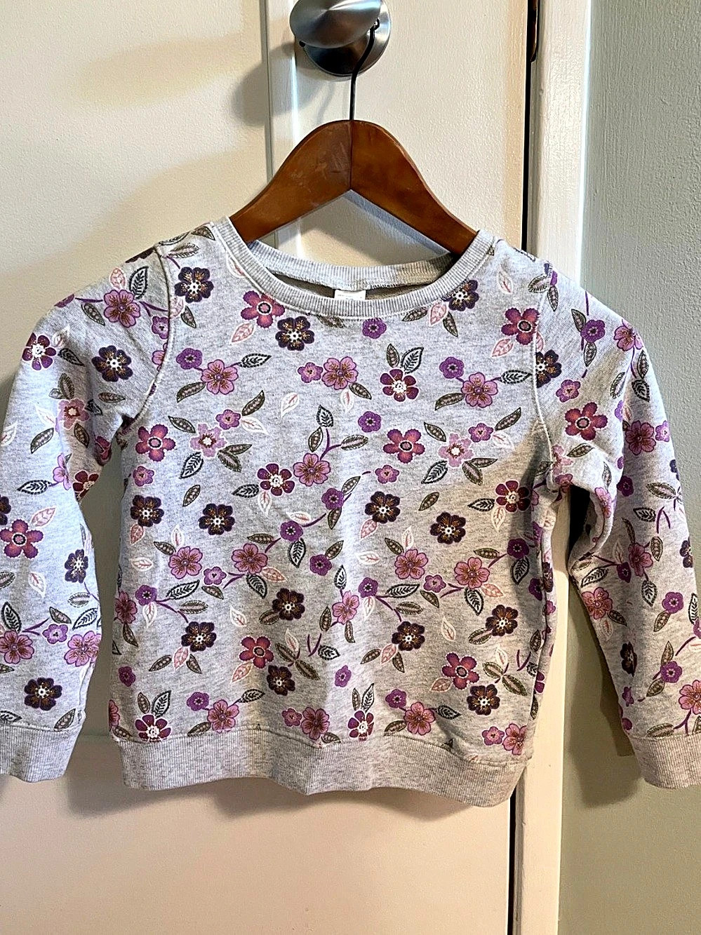 OshKosh B'gosh Floral Sweatshirt in Gray & Purple Girls 7